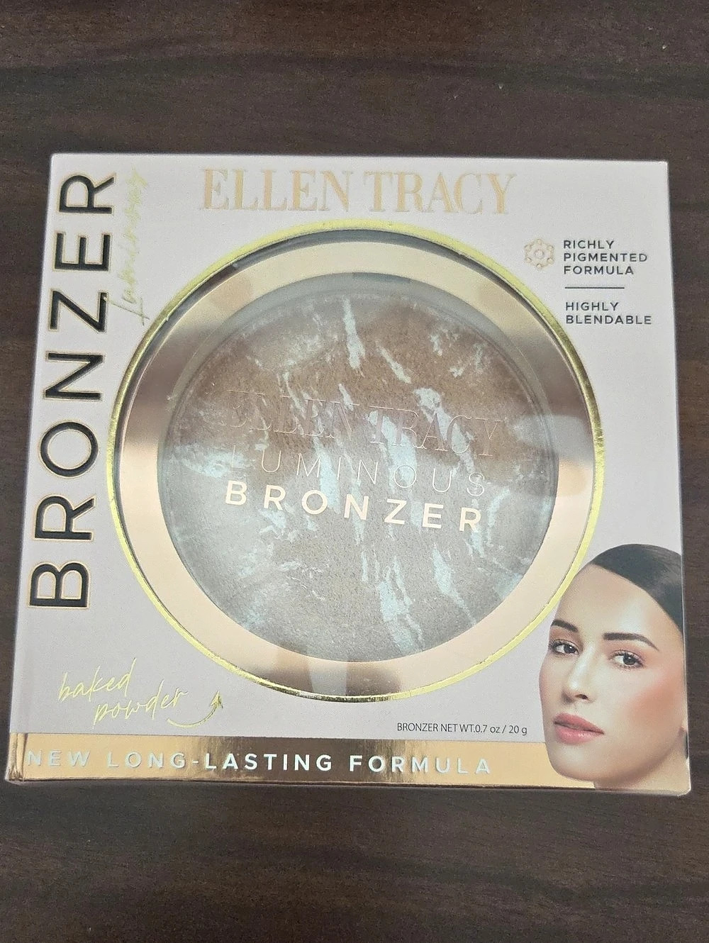 Ellen Tracy Luminous Bronzer Baked Powder Brown